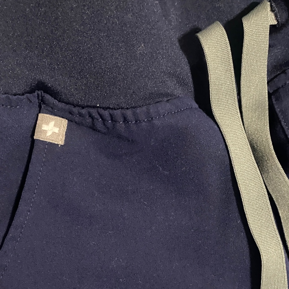 Figs Deep Blue Scrub Set - image 5